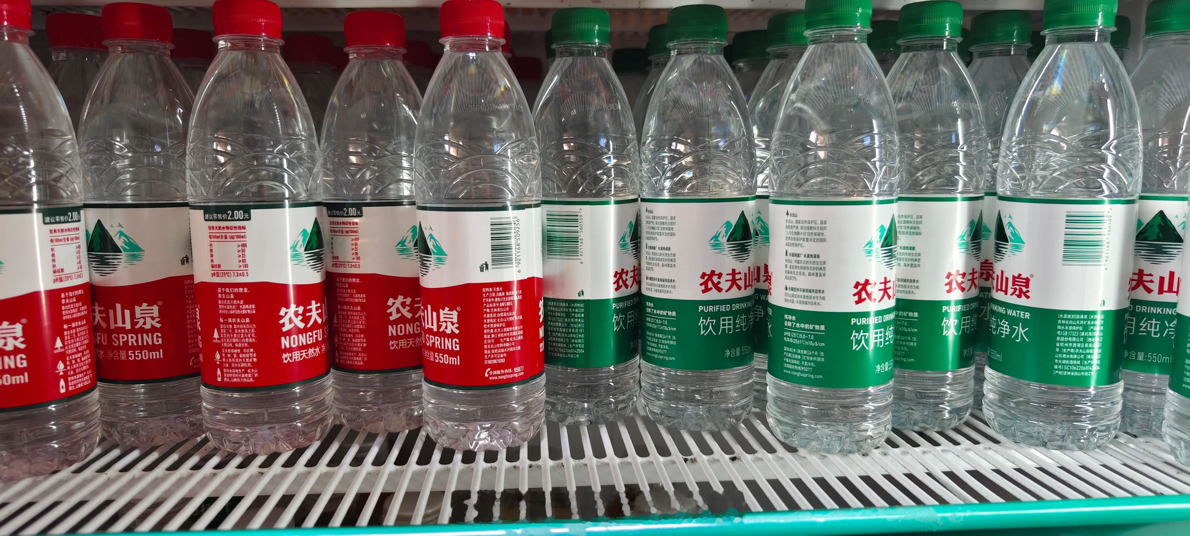 这是行为艺术还是今后都改了？#农夫山泉变绿了##五一假期随手拍# ​​​