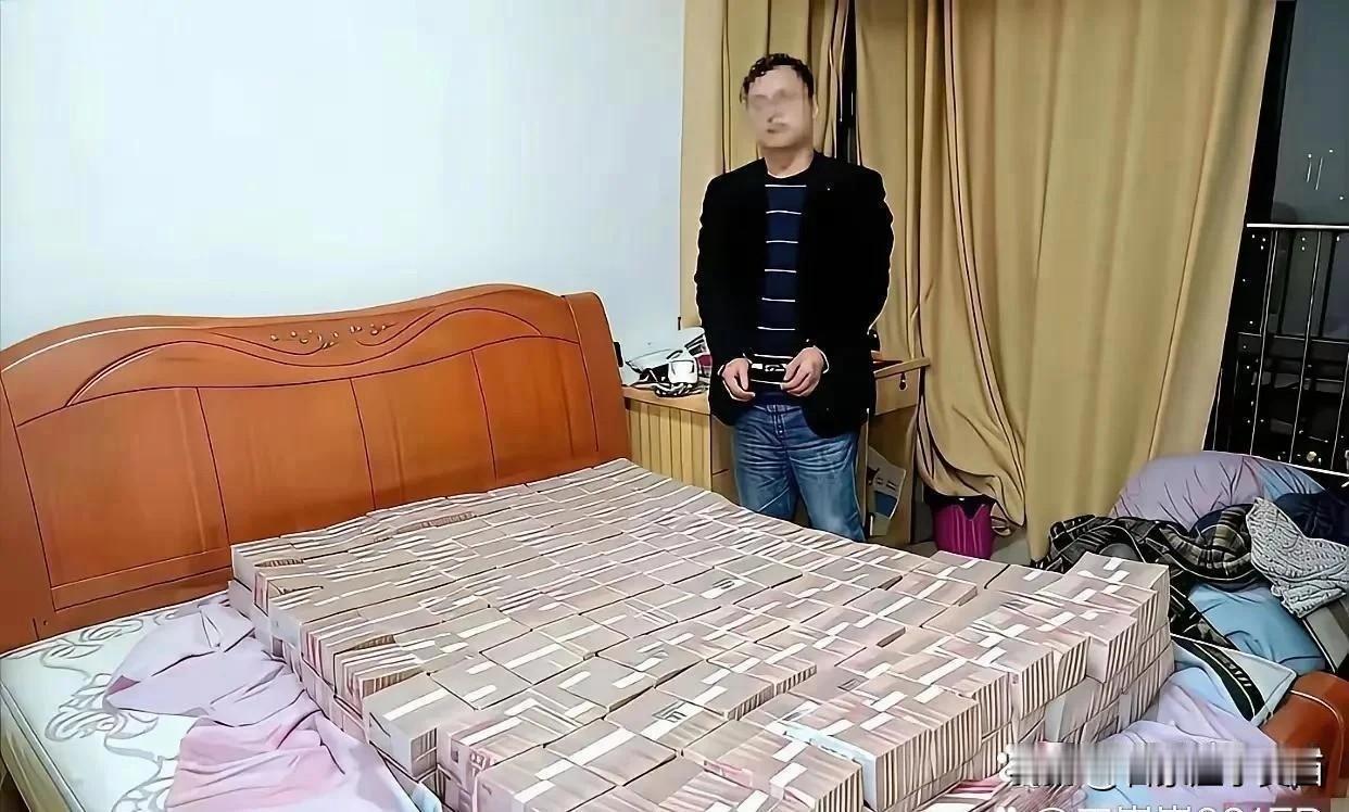 最近在看电视剧“迷墙”突然有个想法：要是偷到这套房子，大概率不住人，专门放赃款的