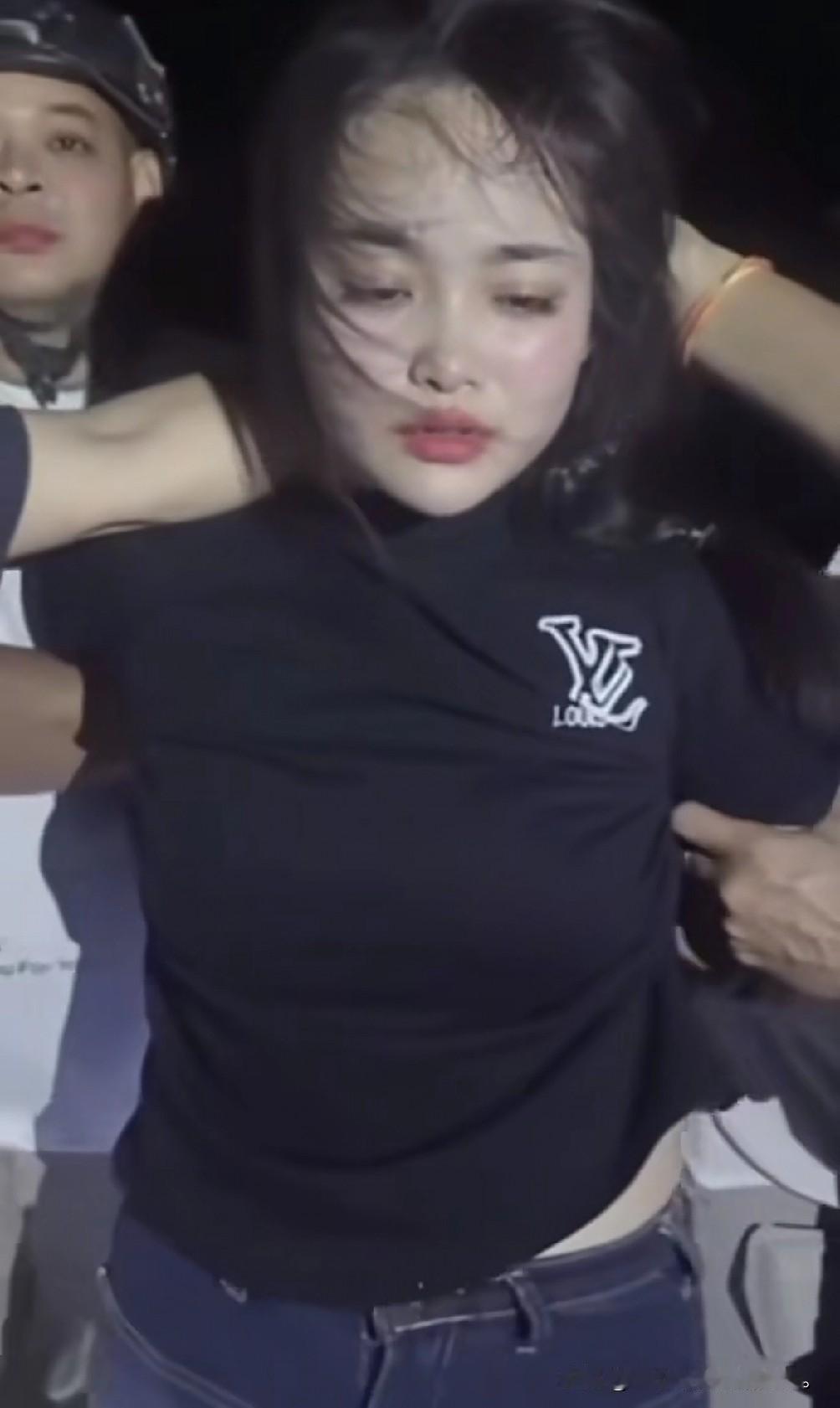 让所有人都没有到，这个越南的女人只做了一件事，就被大家成为江湖上最后的大嫂，更是