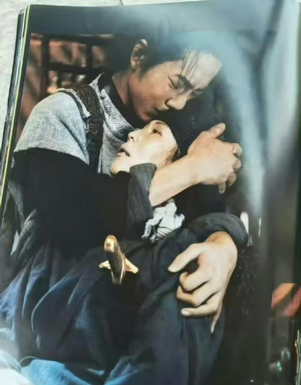 肖战蔡少芬同框  肖战蔡少芬射雕同框  肖战蔡少芬射雕同框画面沧桑感牢牢的抓住了