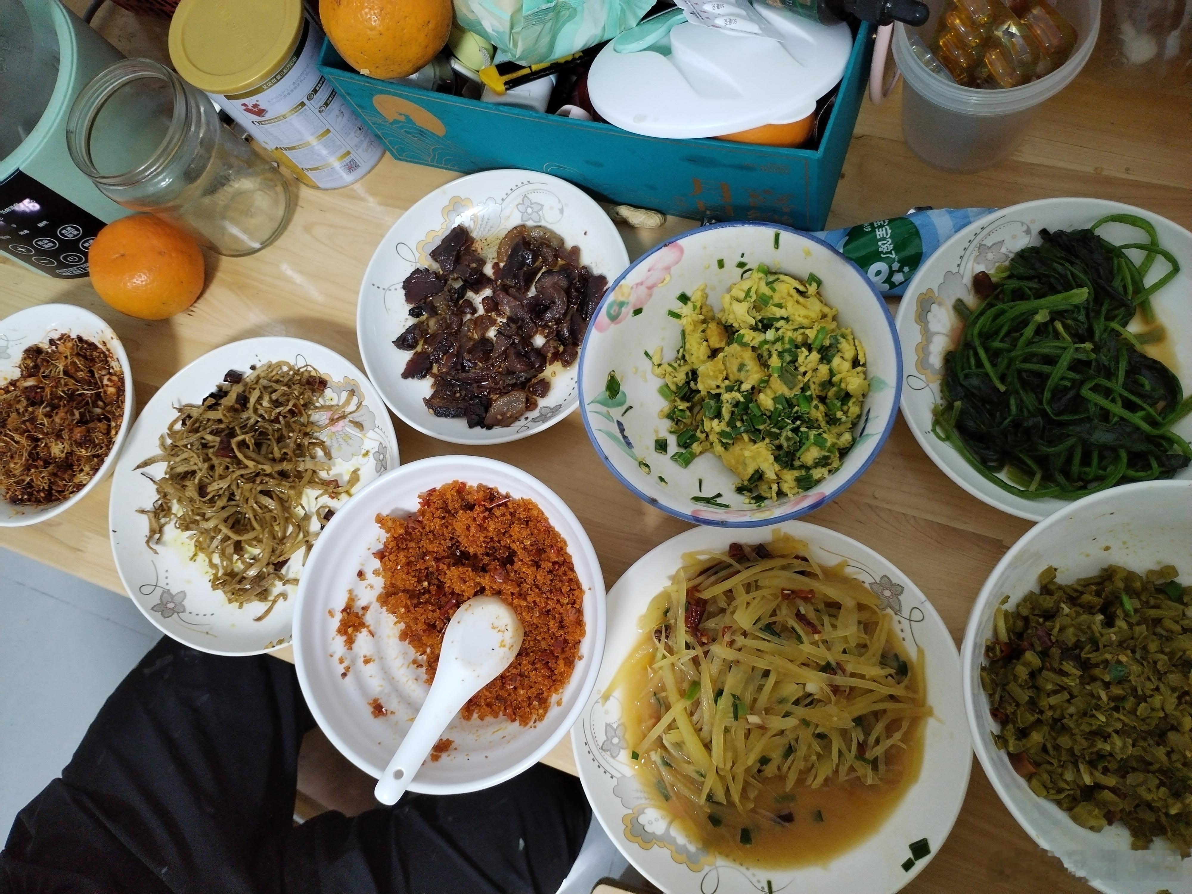 一日三餐，把每顿饭吃好，惜当下的小确幸，心里就暖暖的