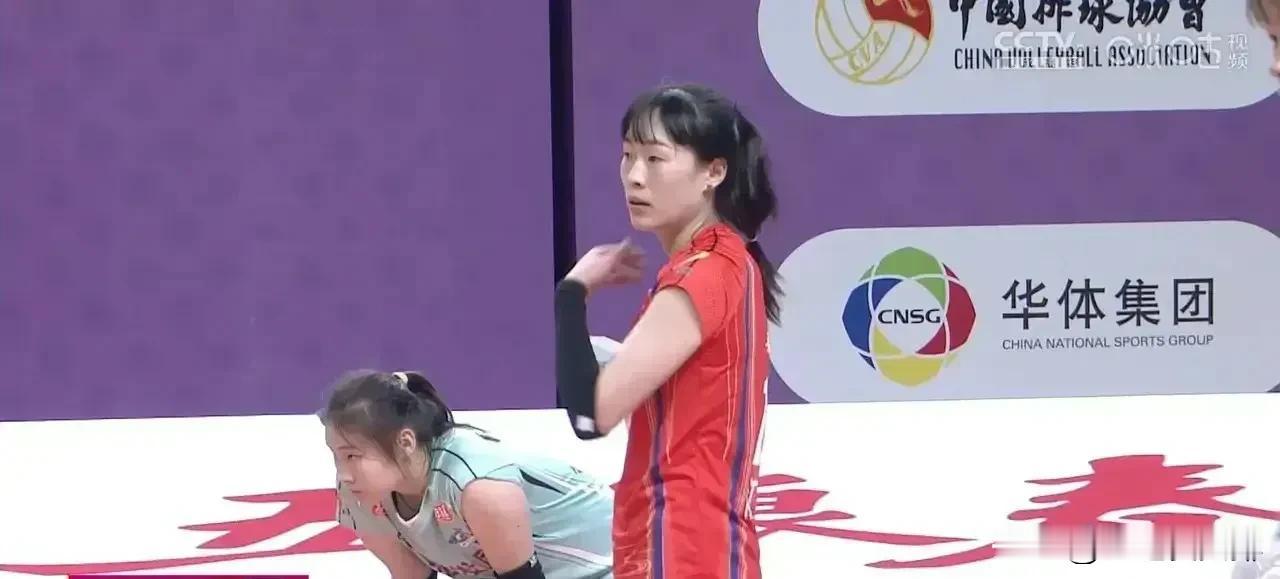 河南女排继续高歌猛进！
今天又一个3：0轻取四川女排，这结果在意料之中。
我看的