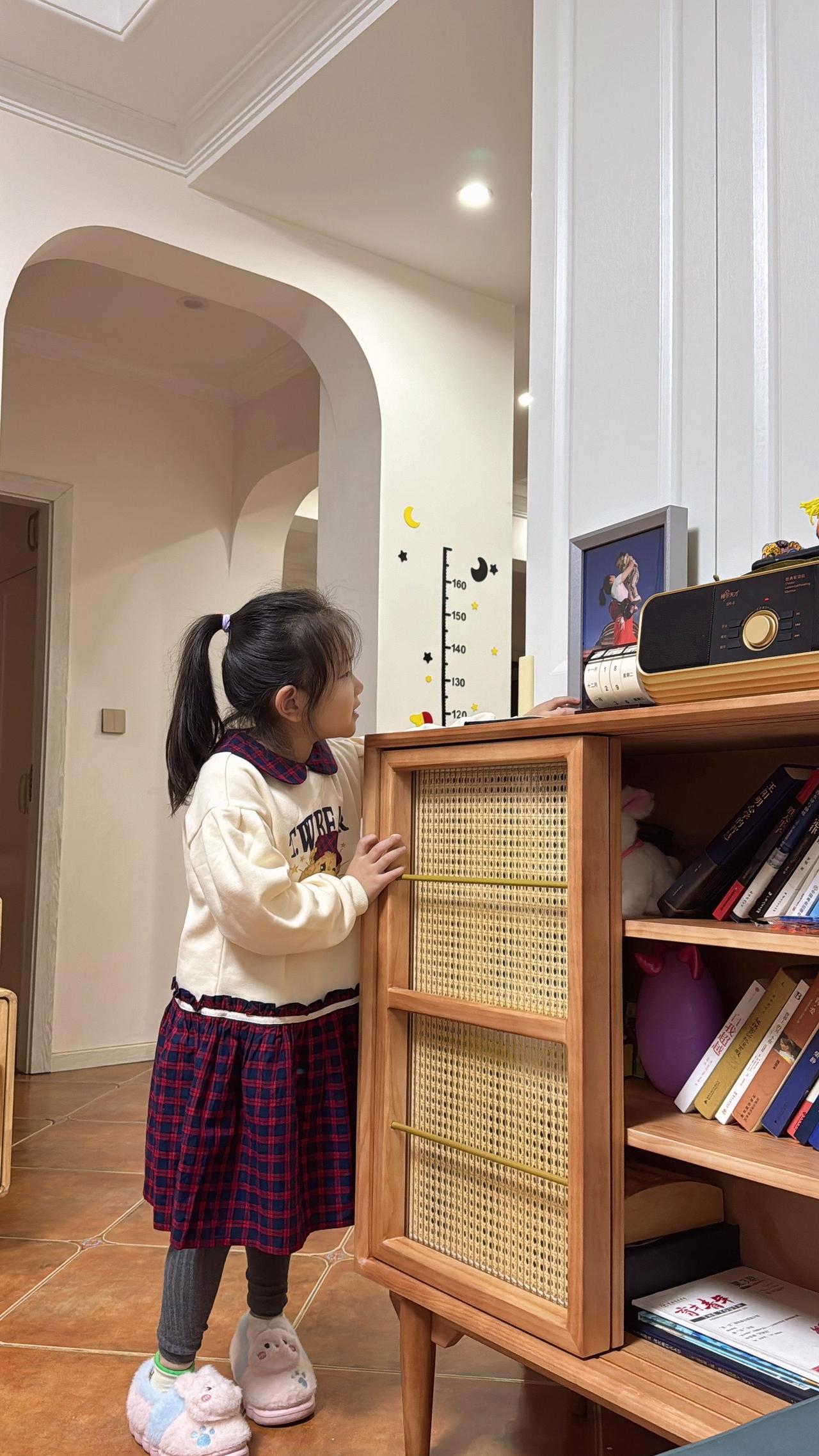 豆豆最近迷上了红楼梦
今天红楼梦大结局了
就是林黛玉去世的那一集，她好激动
然后