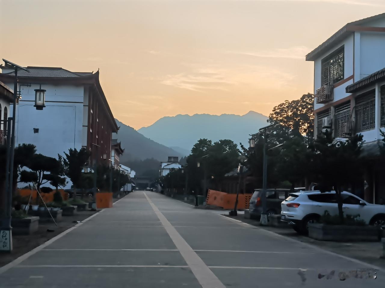 修行人都是带着使命来的吗？
极有可能。
我曾经在宝峰寺吃过一段时间饭。那个时候就