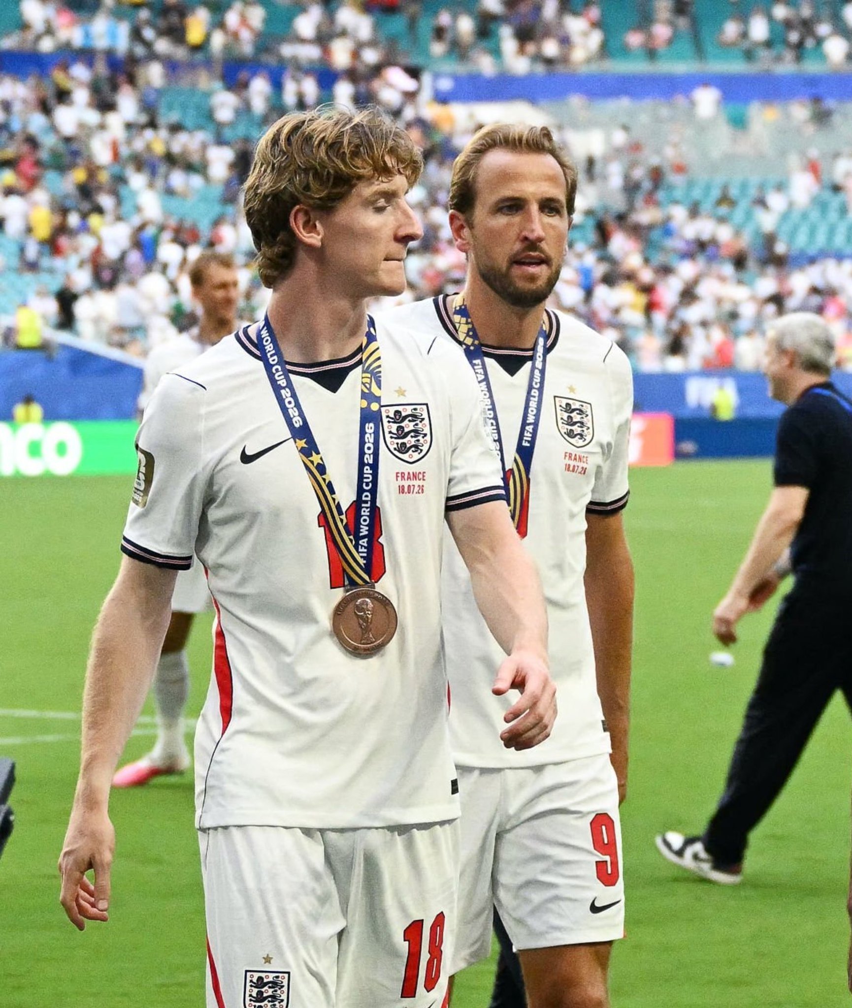 戈登领取世界杯铜牌🥉世界杯法国vs英格兰法国4比6英格兰