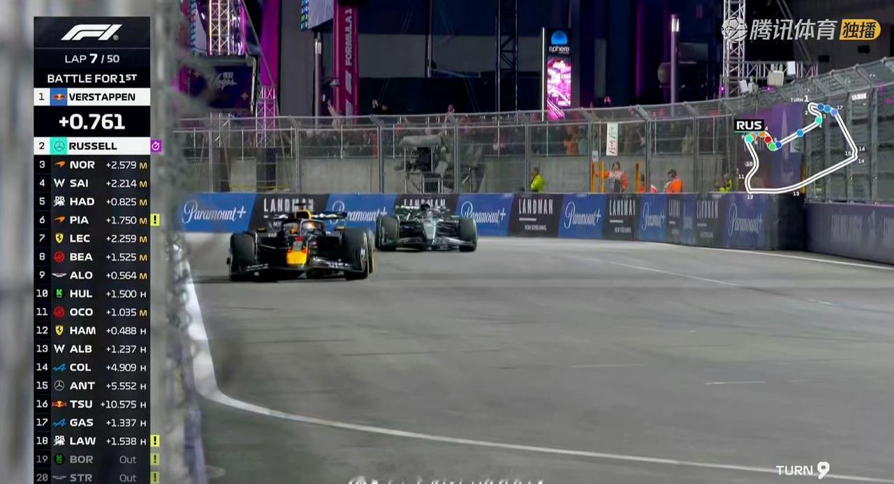 皮亚斯特里的运气太差了……起步后，劳森撞到皮亚斯特里，自己的前鼻翼受损。博托莱托