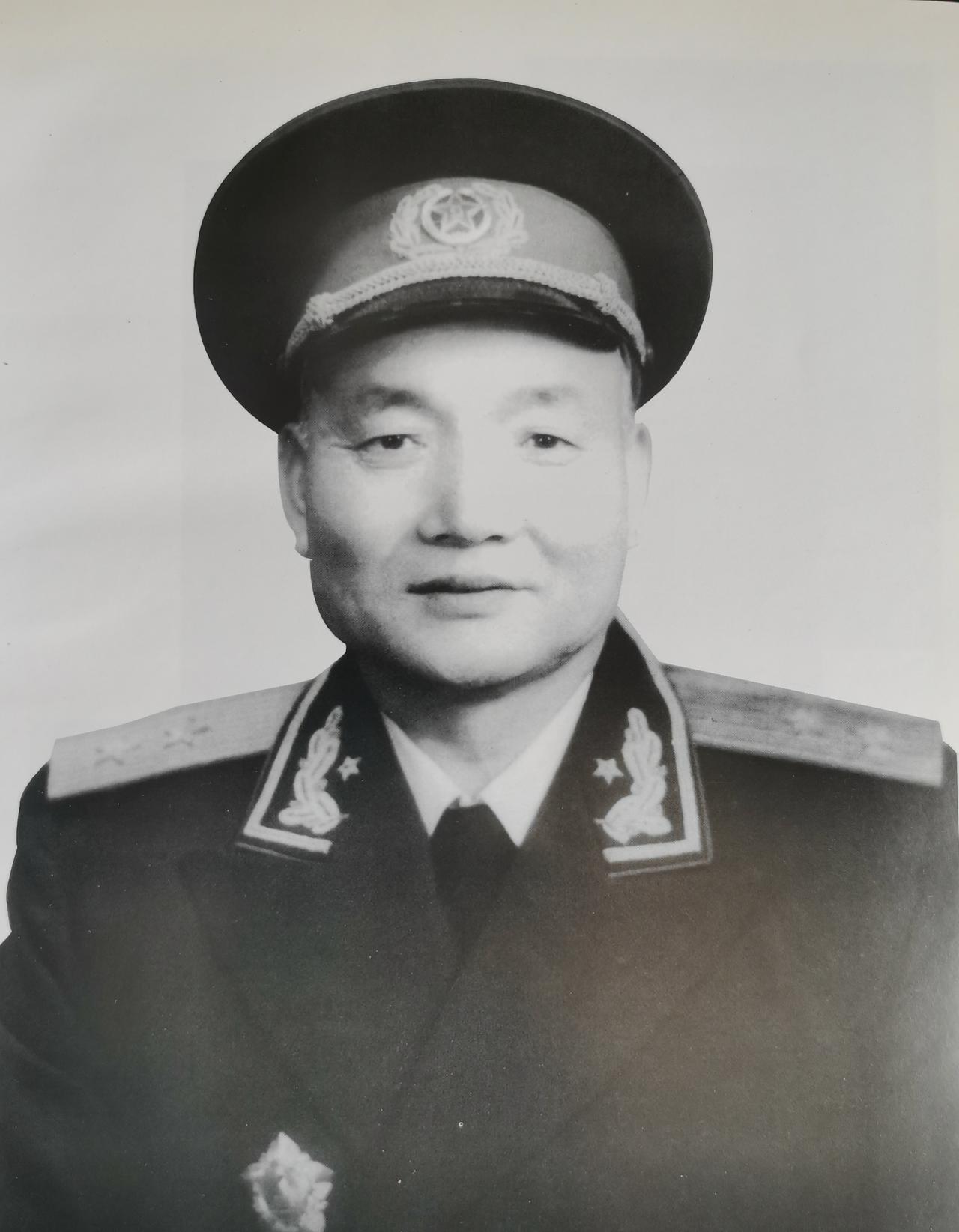 毛主席看人很准，他第一次见到李敏的岳父孔从洲，一番交谈，评价说你是一个老实人！孔