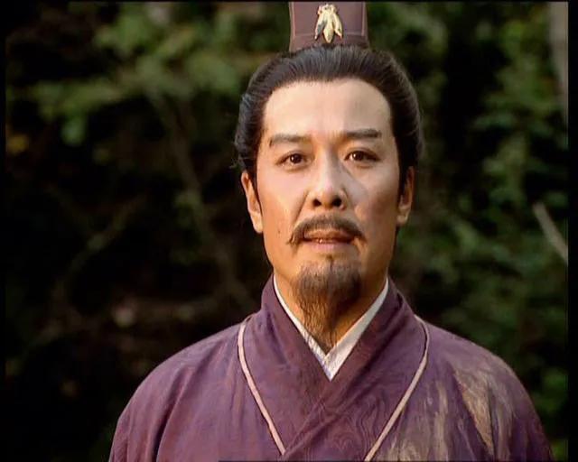 夷陵之战后，黄权被迫投降曹魏，刘备并没有迁怒于他留在成都的家人，反而加以优待。刘