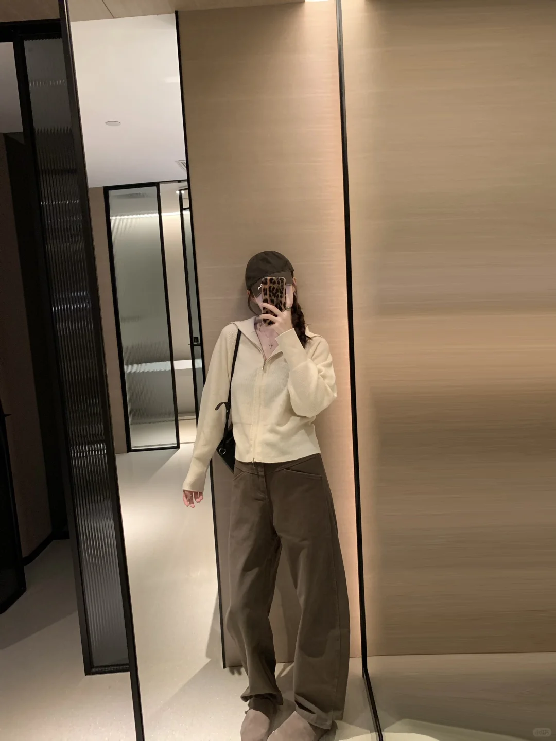 白月光翻领毛衣