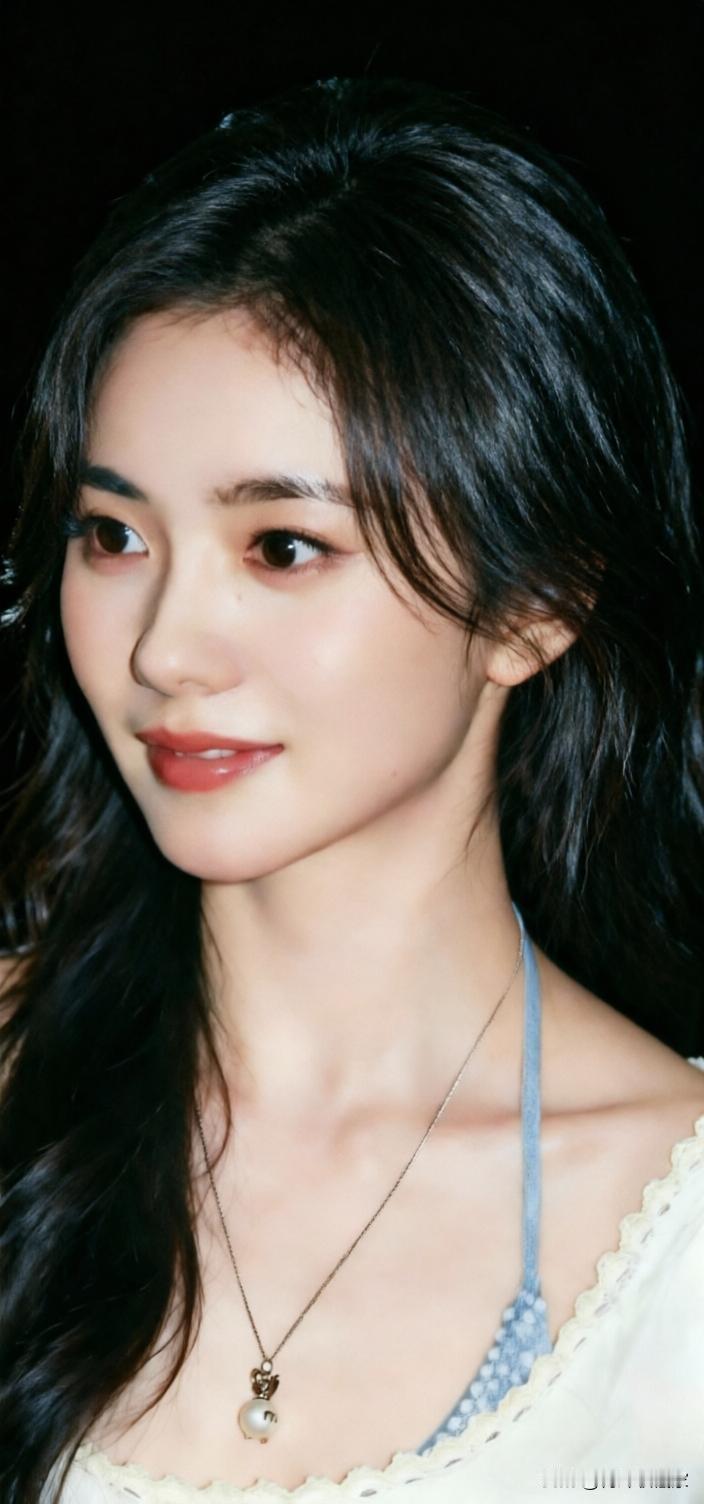 马尾辫美女（三十一）

刘浩存的美，在于那种未经雕琢的天然感——无论是生图还是精