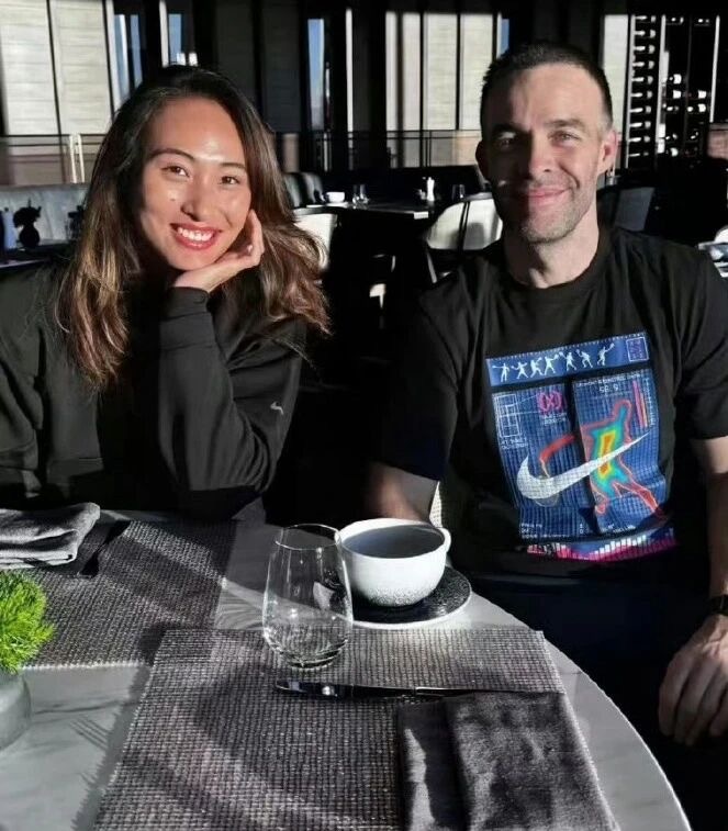 郑钦文回应换教练传闻 没有换教练！今天的印第安韦尔斯媒体日，郑钦文接受专访，回应