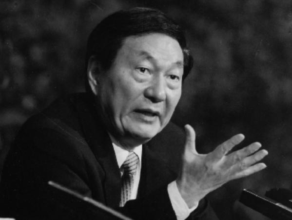 朱镕基总理自幼失去双亲，全靠叔伯照料！朱总理的祖籍是长沙棠坡朱氏，家族是当地有名