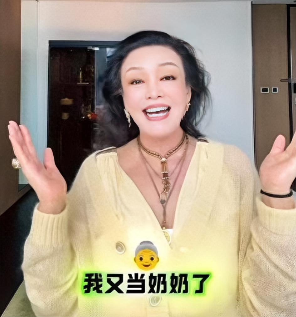 2月24日，张兰猝不及防官宣了一则好消息，马筱梅顺利生下男宝，44岁的汪小菲喜提