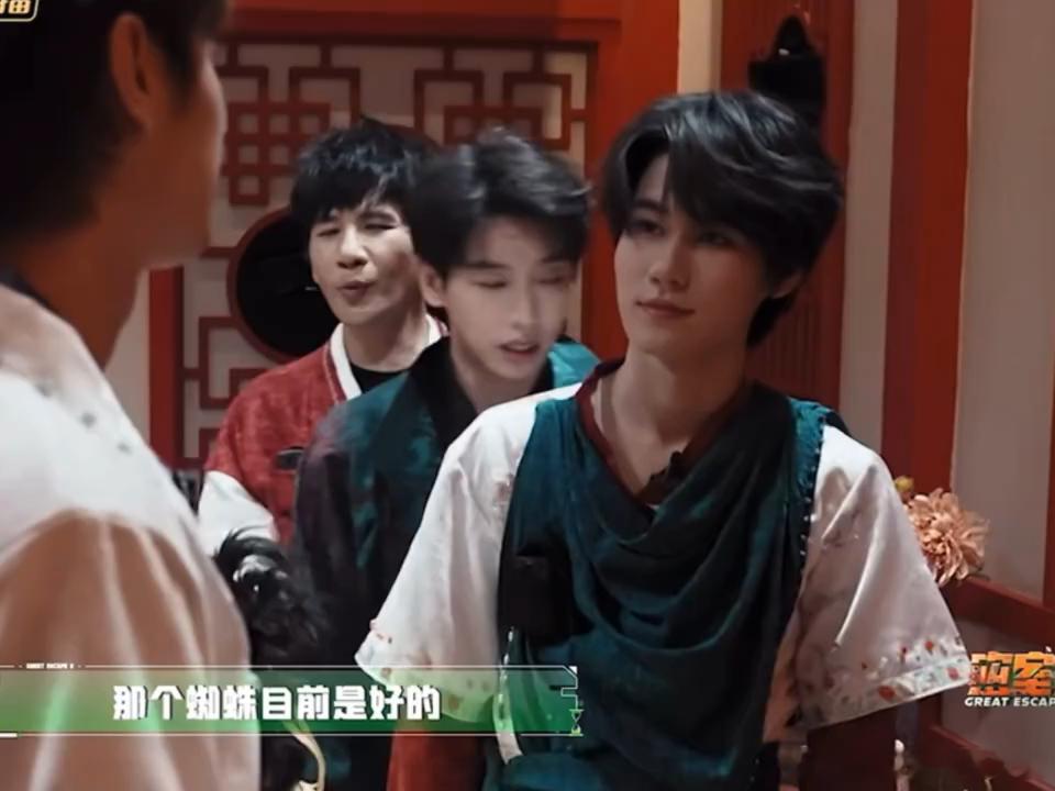 张真源嘴比胆子先出发张真源秒怂密逃嘴硬担当张真源上线✨开口豪言“我今天真没这么怕
