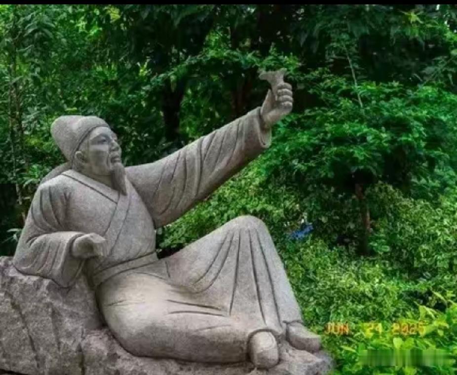 这次上合峰会在吉尔吉斯坦召开，有人问说:李白是吉尔吉斯坦人吗？

有正史记载，李