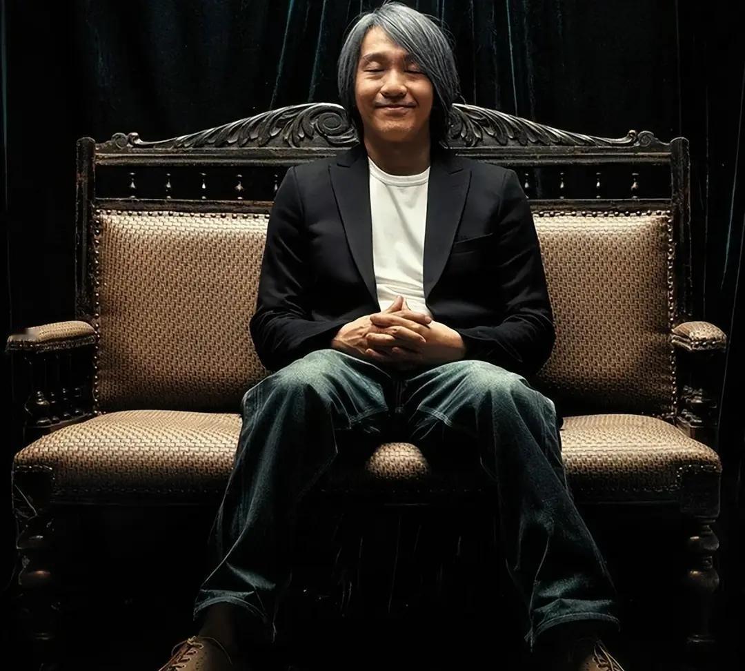 说白了，那些操心星爷攒下百亿身家没人花的人，完全是被传统观念带偏了。这就跟咱们普