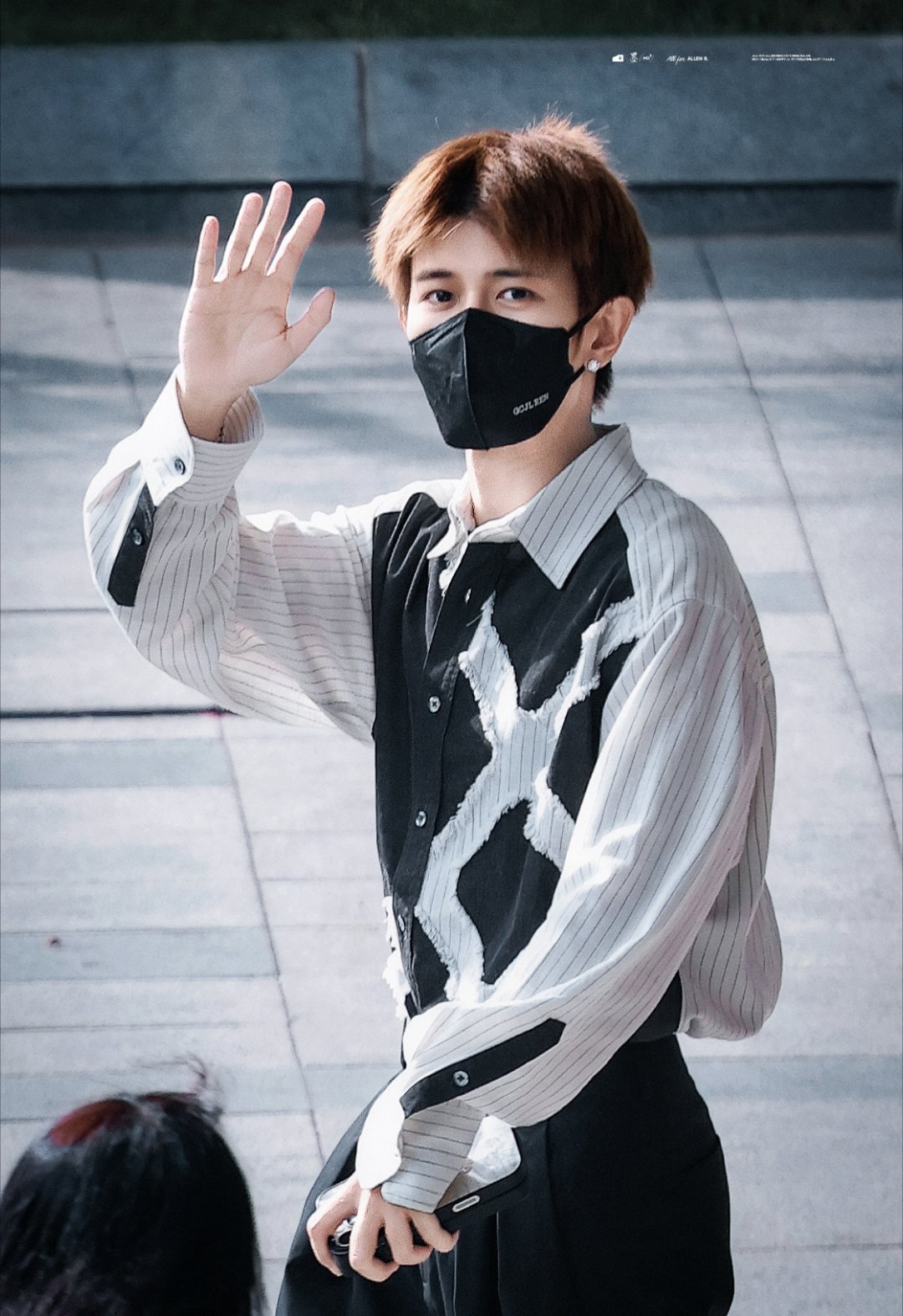 “嗨👋🏻……周四嗨皮👋🏻”