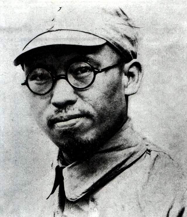 1940年罗荣桓遭朱瑞批评请调山东，中央明确表态挽留。
 
1939年春，罗荣桓