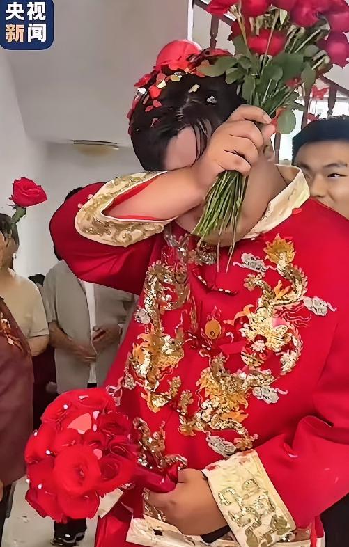 “这个丈母娘，火到央视新闻！”江苏连云港，新郎上门接亲，想过被堵门刁难，但女方家