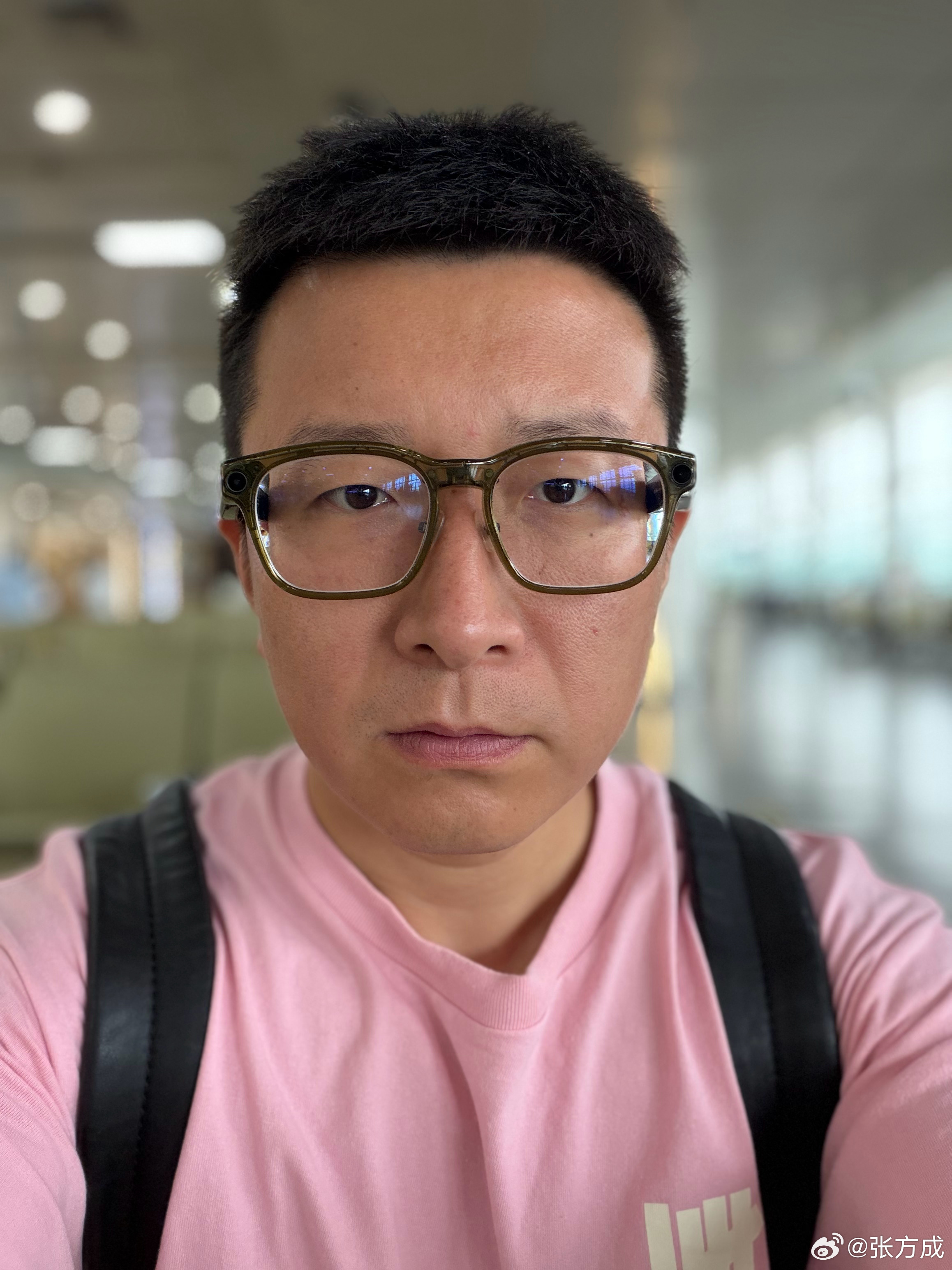 连夜拿出我的新眼镜！绿色的镜框帅不帅吧！ 大连·大连周水子国际机场