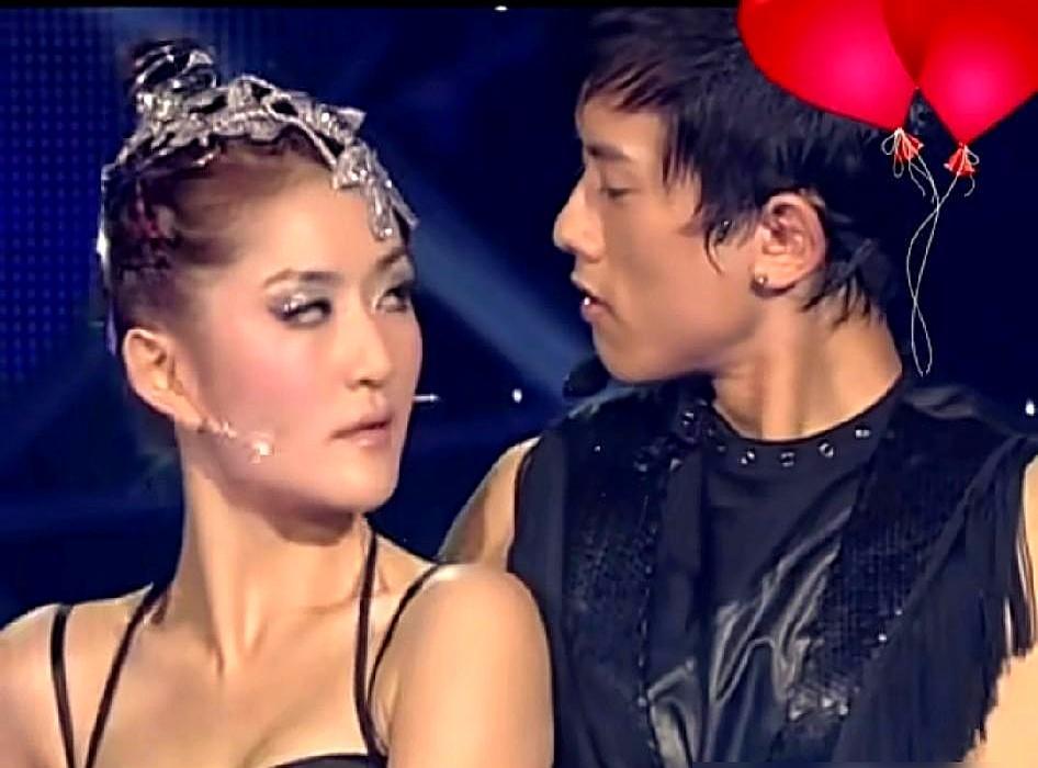 内娱最稳固的婚姻，起步于一笔175万的违约金和一场自毁口碑的豪赌。
 
2007