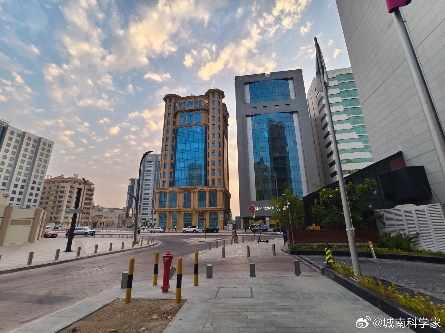 中东这种地方，如果没有石油，就是烂的不能再烂的地。晚上6点多还是38º，不适合人