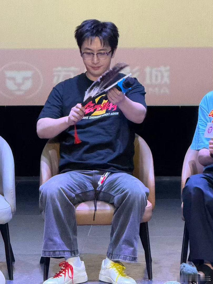 别人离职写辞职信，嘻哈离职直接“打”领导！成都路演这段“不能播”的发言，真是替打