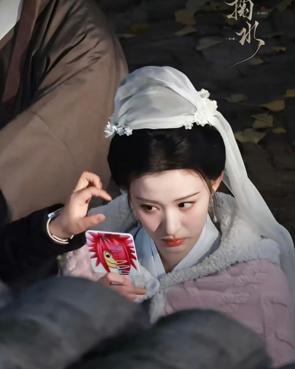 王楚然在哪儿买这么多抽象的镜子？ 