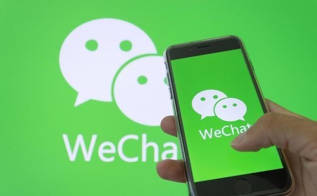 手机刚买回来时，打开微信像推开自动门，手指刚落下，页面已经站得笔直。使用几年以后