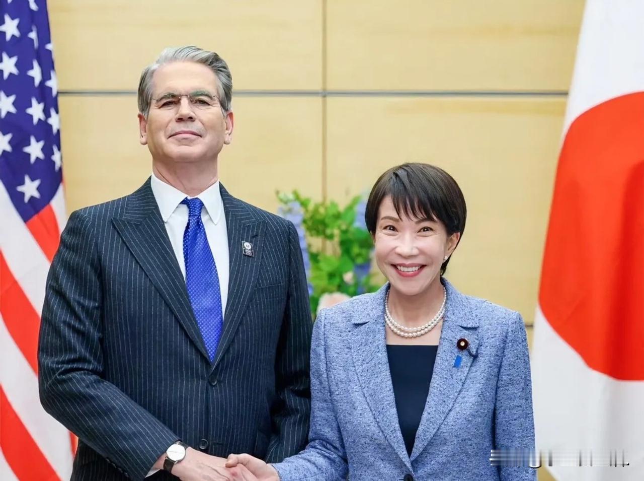 急了！特朗普访华前，高市早苗找美国财长“告状”，想联手施压中国
 
真的急眼了！