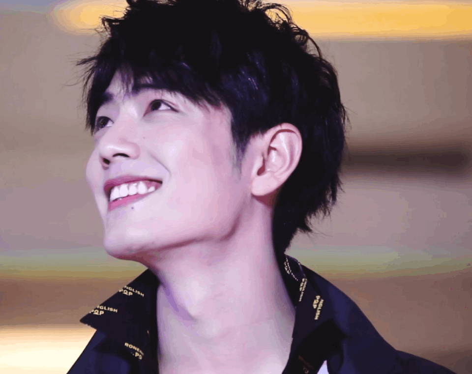 👍的笑容真的是内娱第一治愈，好渴爱……… ​​​