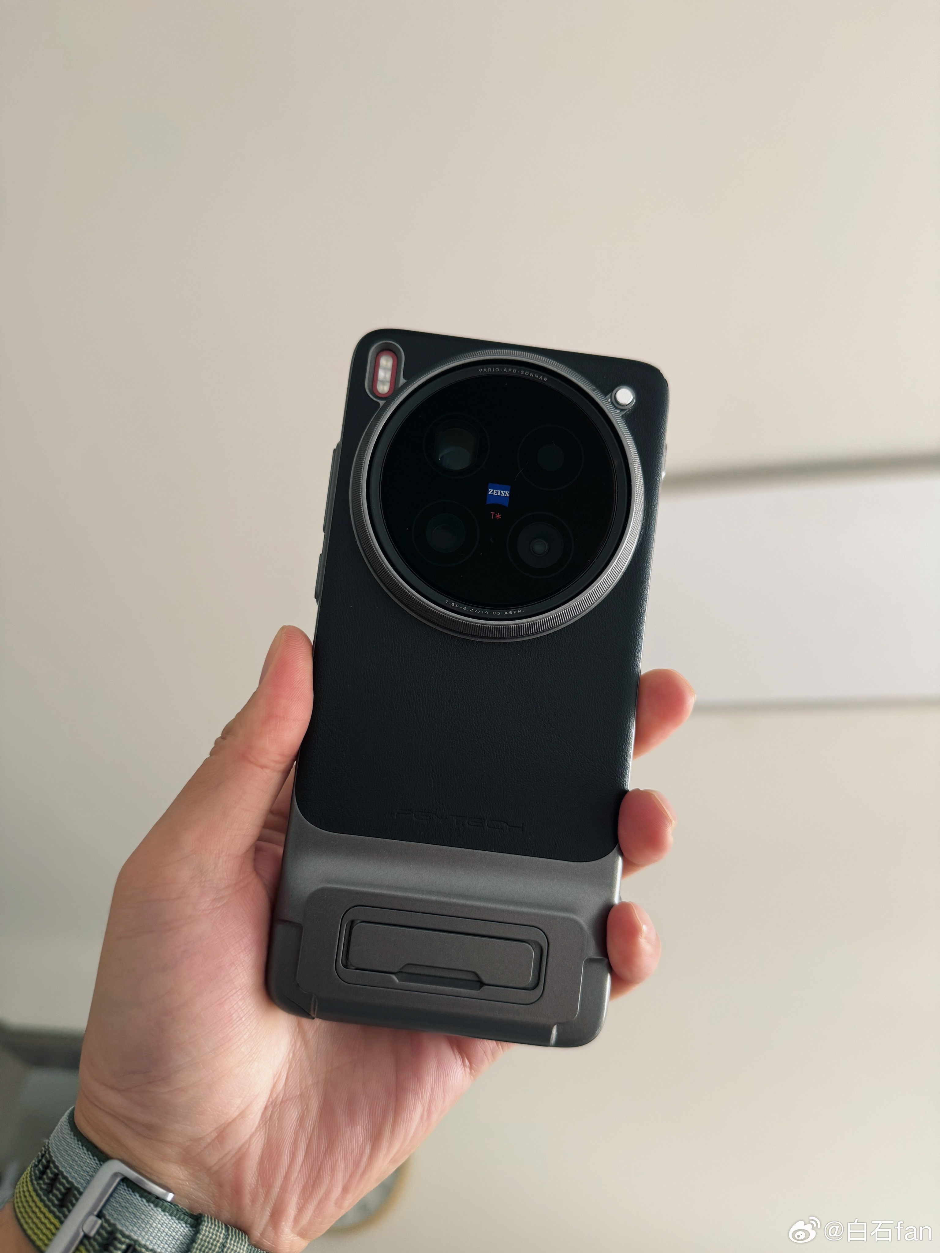 vivo X200 Ultra和vivo X300 Ultra的摄影套装手机壳变