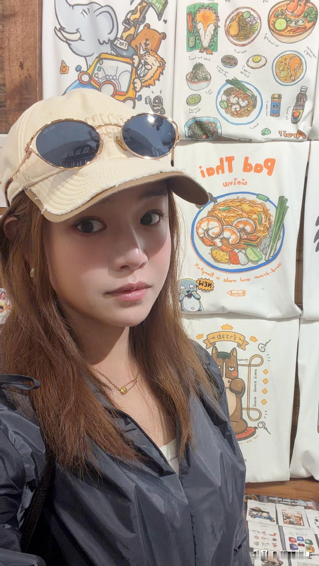 陈妍希这种小包子脸真的格外岁月偏爱，43岁了，和18、20岁基本没差别。