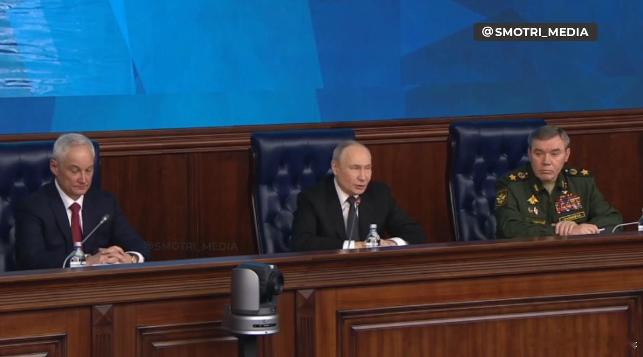 普京自豪的宣布，俄罗斯已成为一个完全主权的国家，已经重新获得了这一地位。现在每个