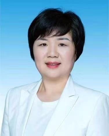 湖北咸宁，曾任职通城县的刘中英任上喝茶，系该县第4个原主官

刘中英基层经历丰富