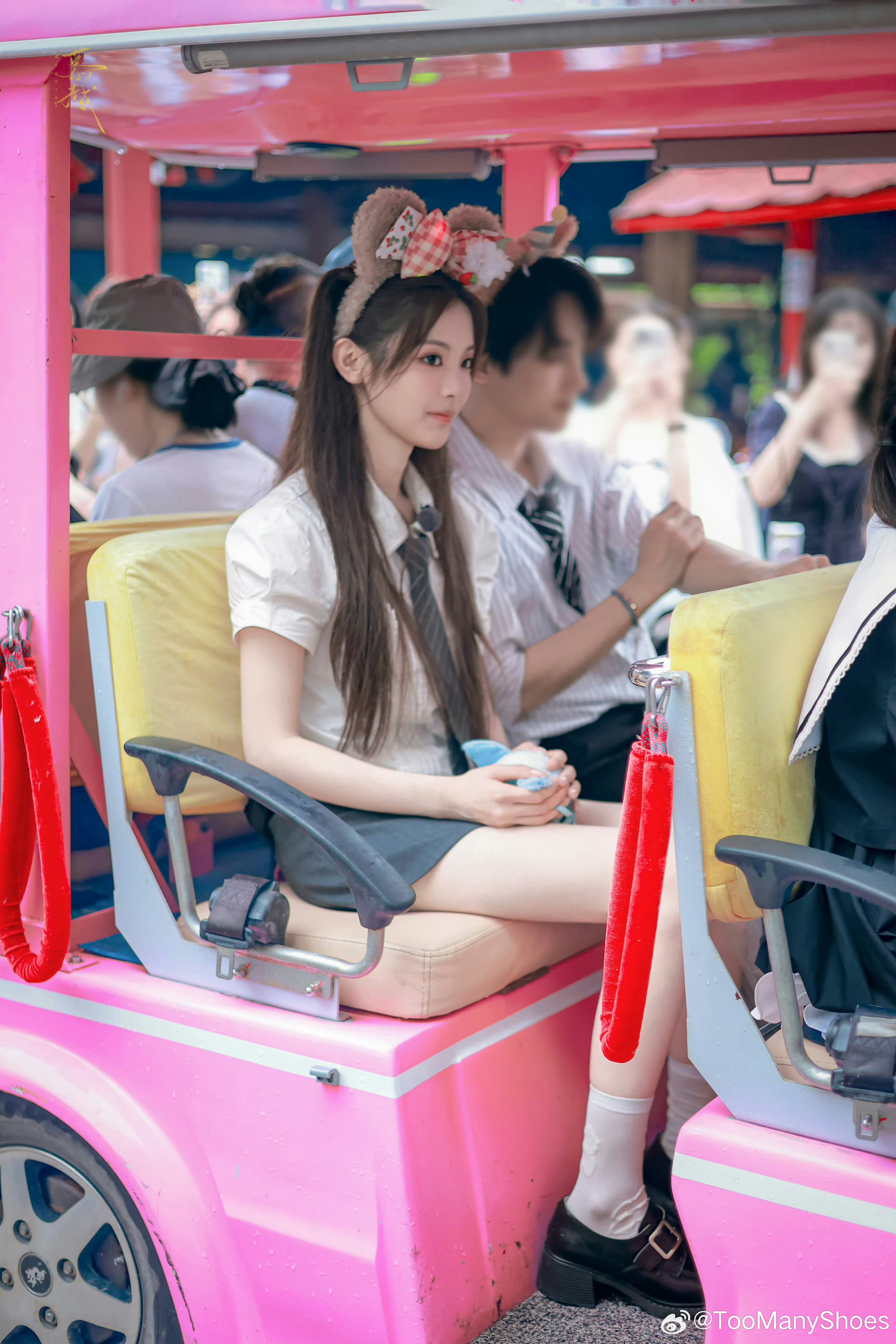 杨超越 “愿所有女孩子都可以被这个世界温柔以待，所有善良的人都该被上天所厚爱。”
