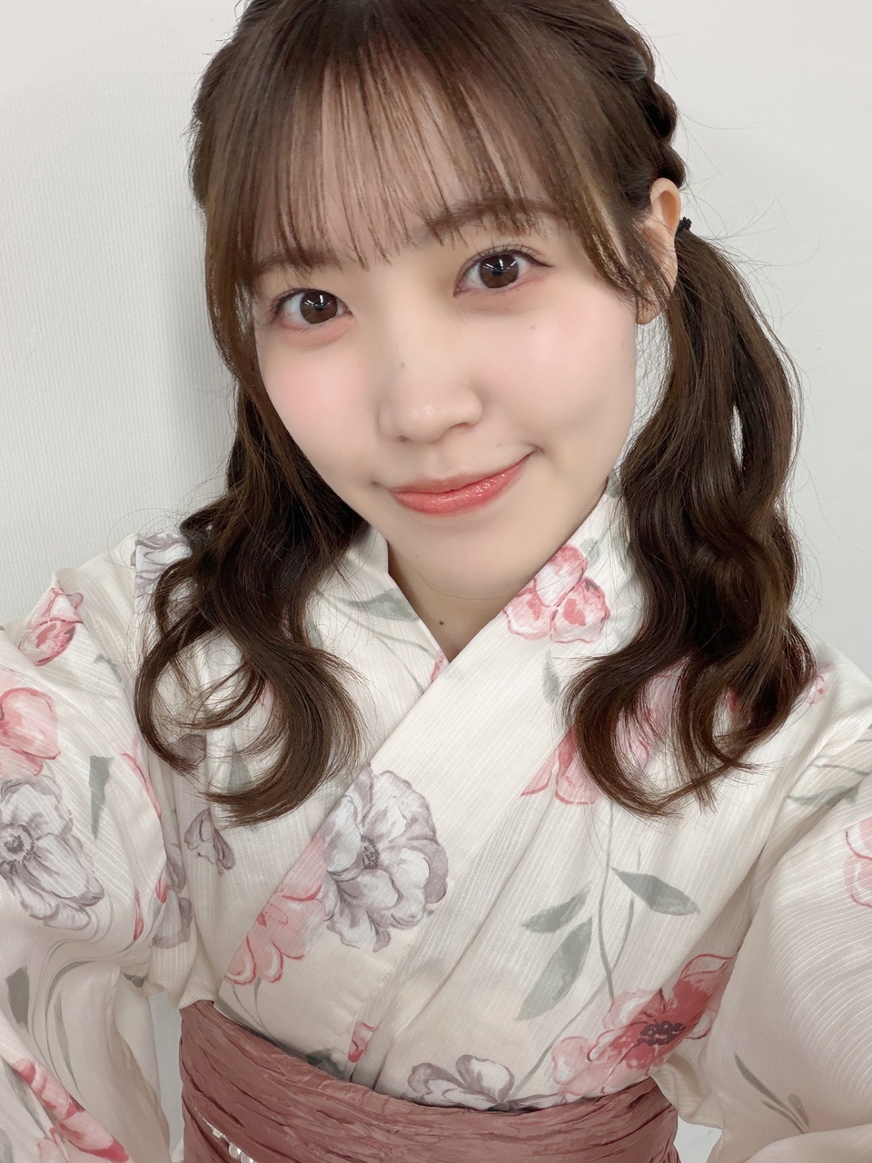 里奈「ミーグリで初めて浴衣を着ました！あと、意外かなと思ってピンク系にしてみまし