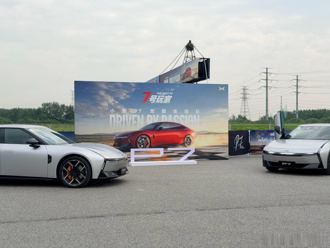 “小models” P7的倔强赛道日，7号玩家小鹏p7 小鹏P7全能驾趣可街可赛