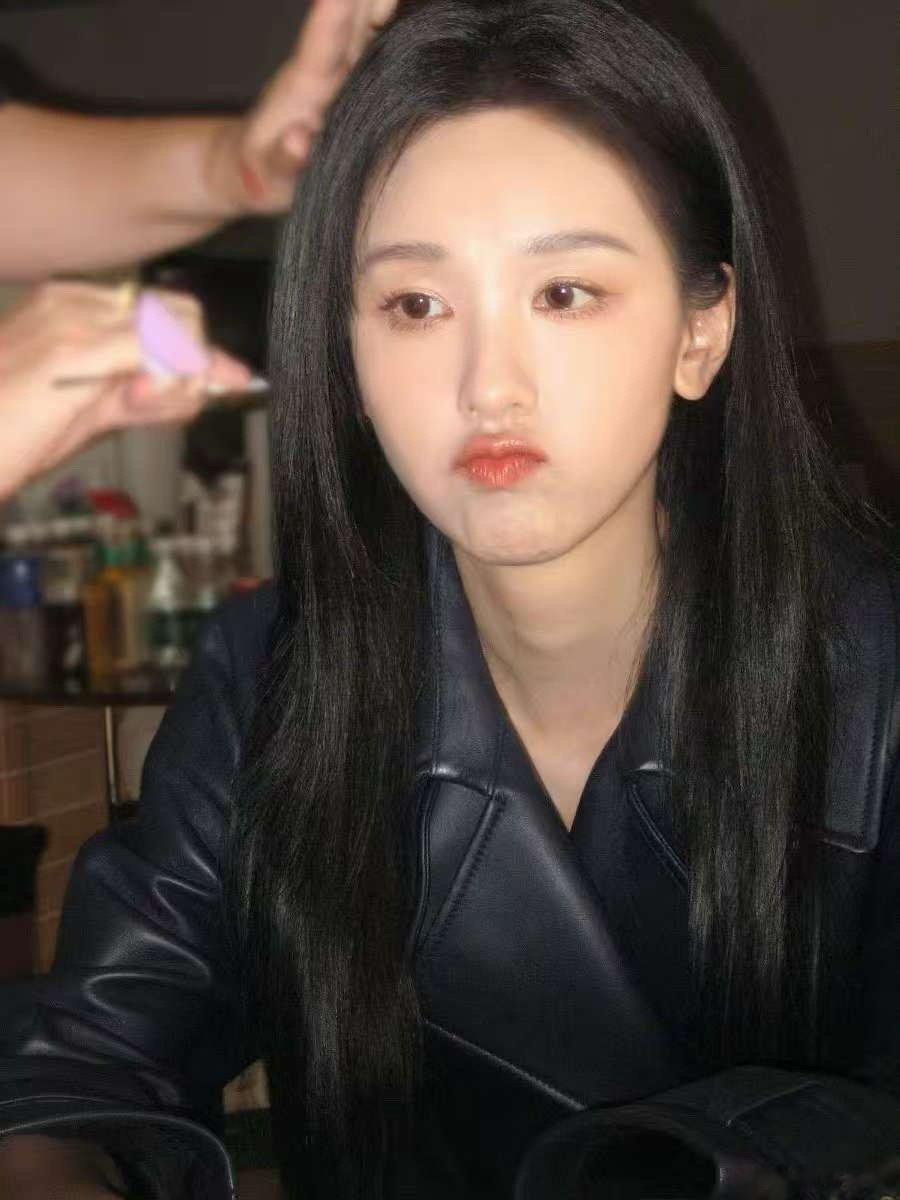 陈都灵睡颜live陈都灵嘟嘴小猫陈都灵嘟嘴小猫，萌晕了，[爱你][爱你] ​​​