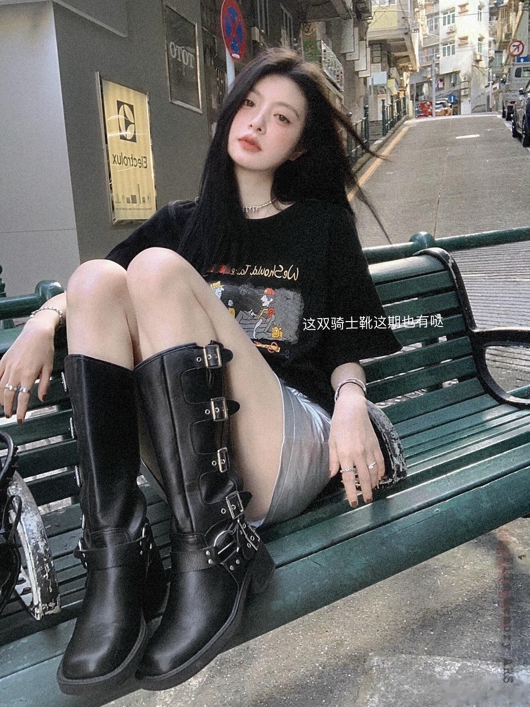 “老人与海”复古印花tee //和官搭 久违的皮裙 本期b入了  T我穿的l  