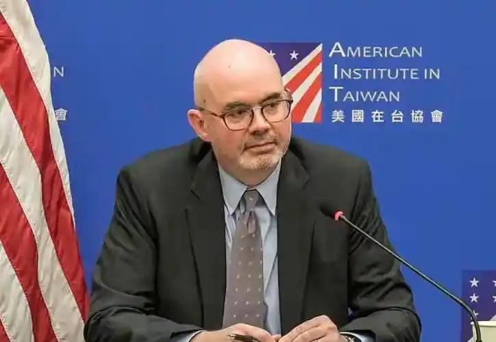 最近，美国在台协会处长谷立言说出一番让人大跌眼镜的话。他竟然声称，两岸这十年的吸