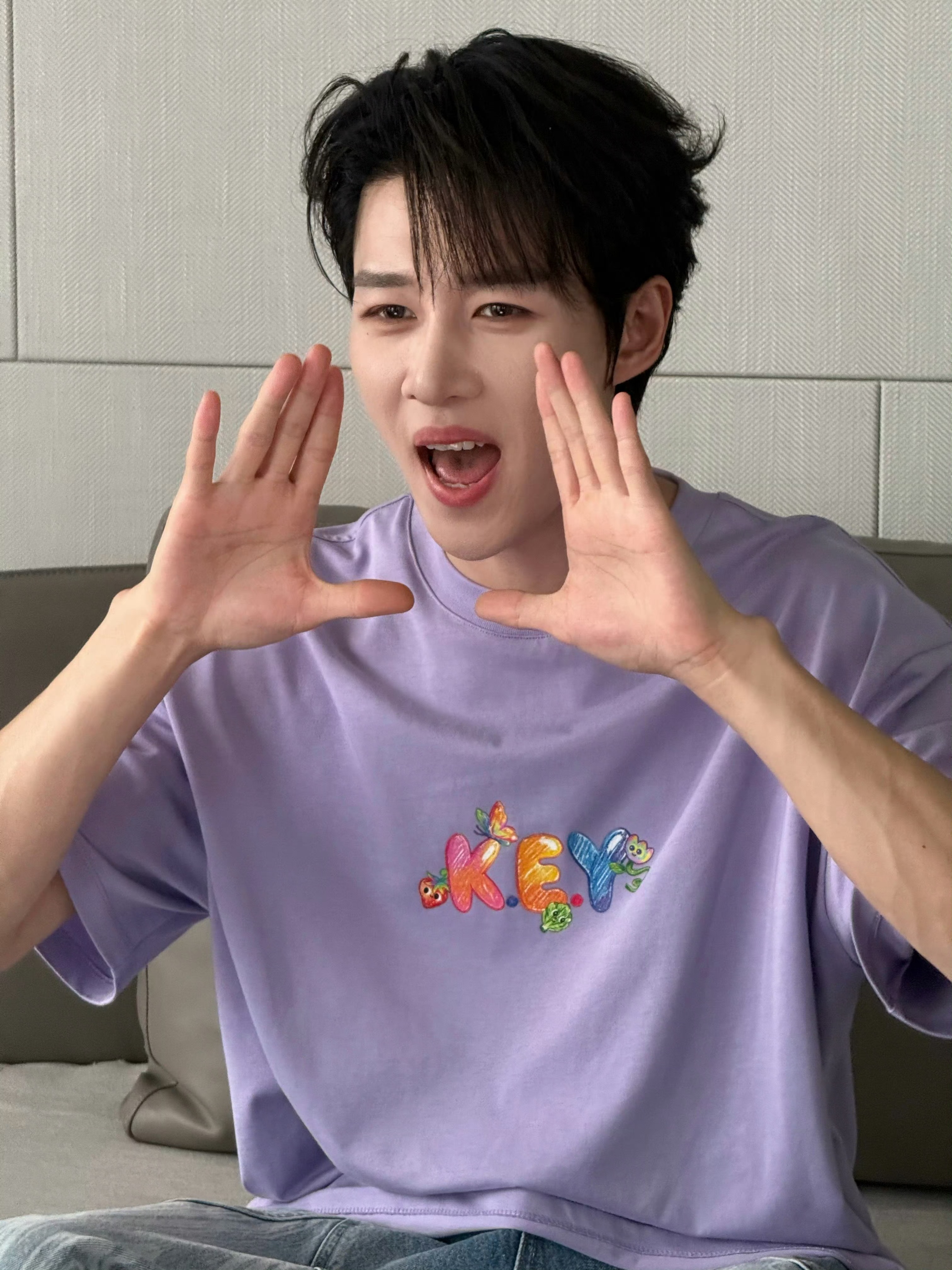 卓沅廿七千帆顺 百瑞昭鸿图 💜卓沅0616生日快乐 “镜头里的对视，哪怕是隔着