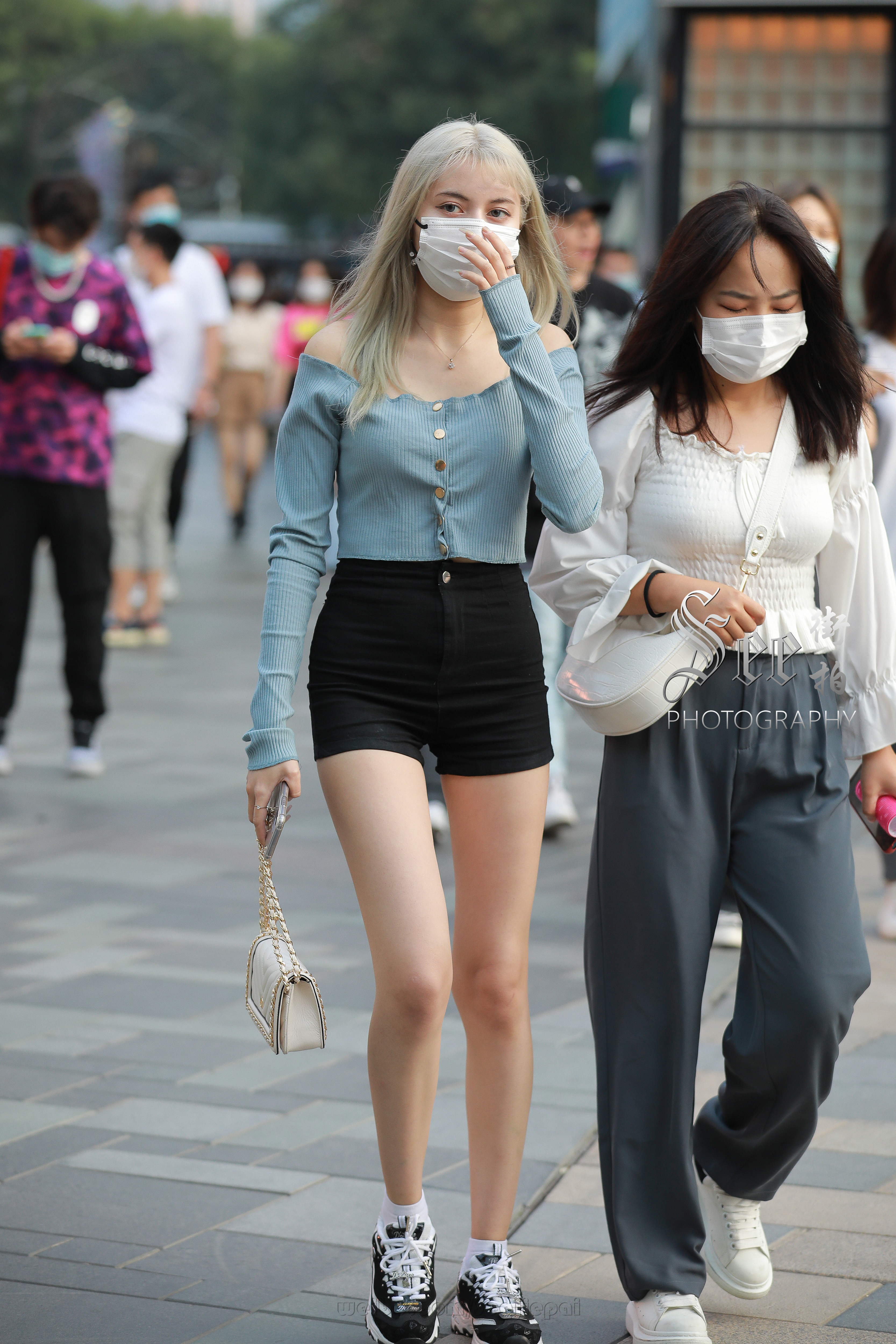 白到发光的气质小姐姐~~ ​​​