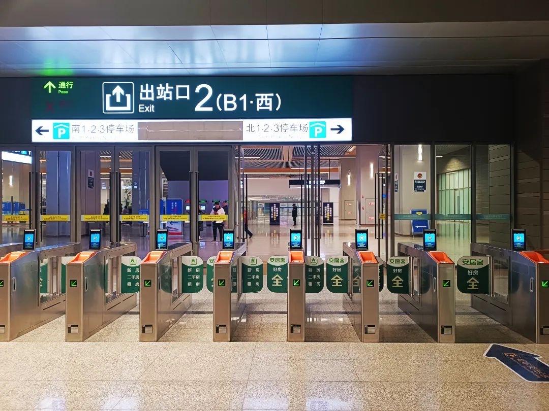 网友爆料的地铁安全漏洞确实细思极恐：“一人过安检，另一人在出口递危险品，安检就形