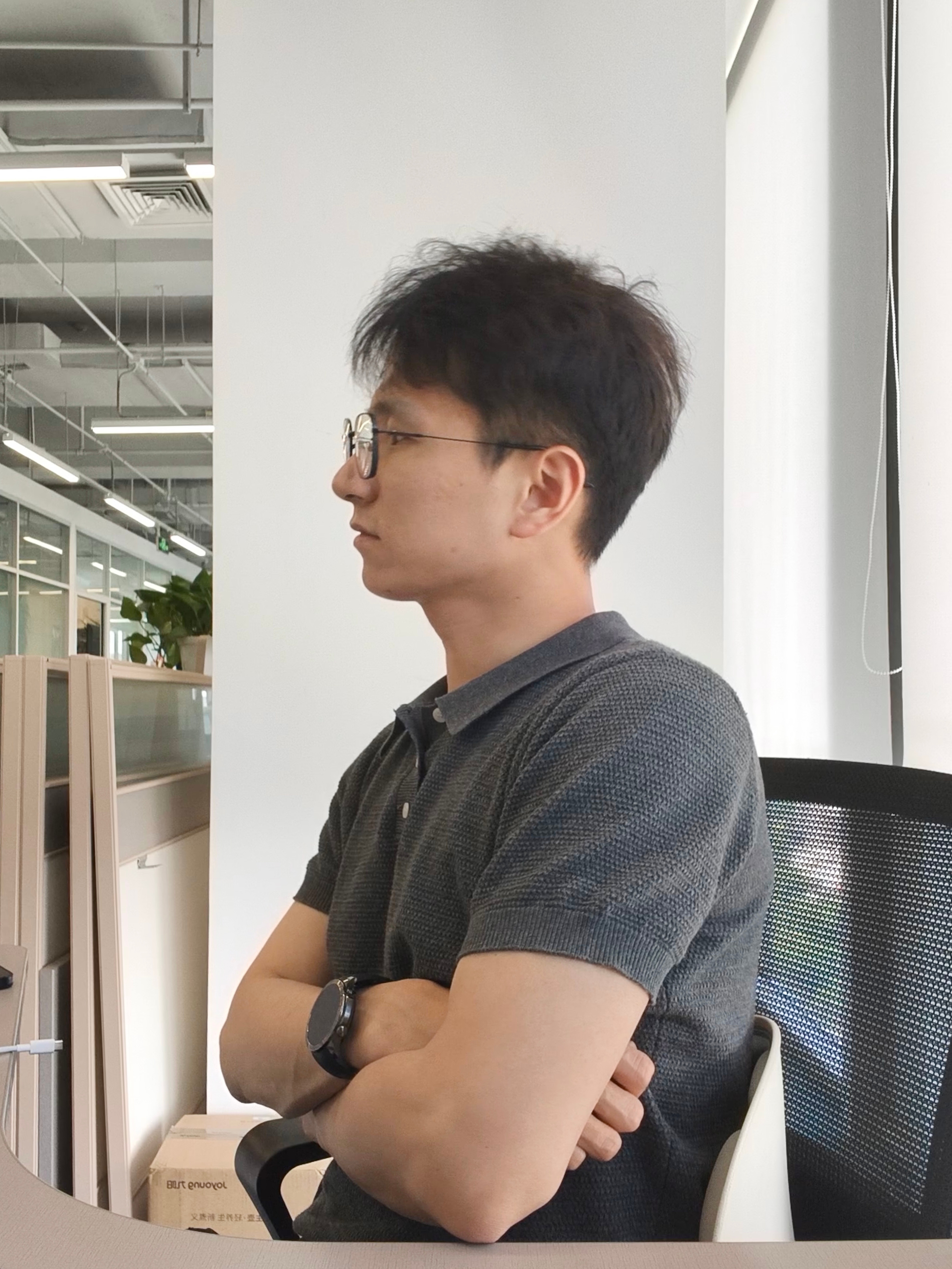 头发有点长了，明天去理个发吧。