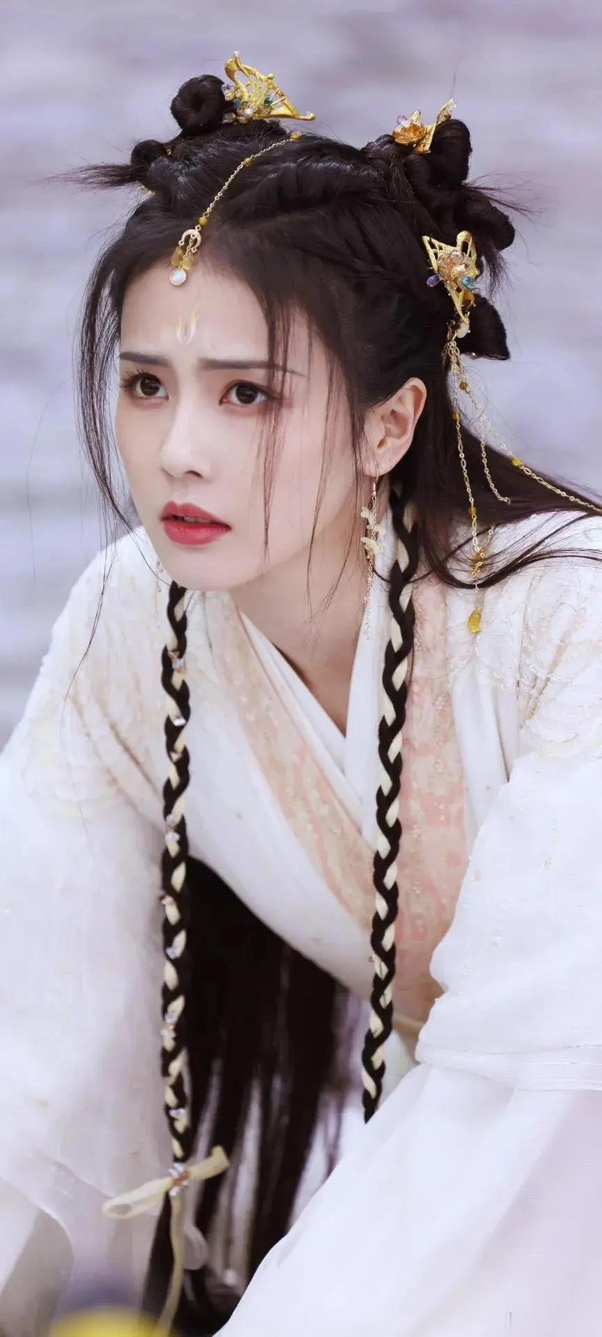 十年相伴，体面落幕，白鹿和欢娱这一场告别，真的刷新了内娱解约的温柔范本。 十年前