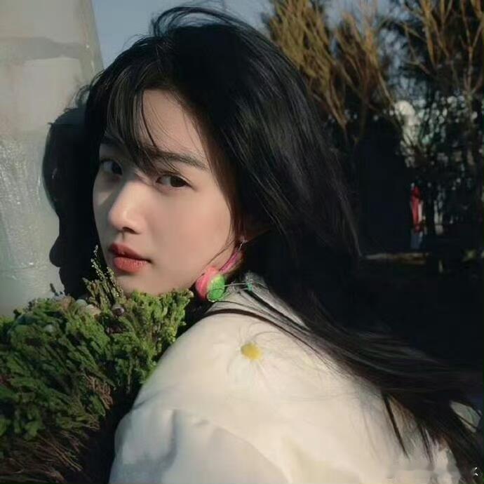 “喜欢你的明媚胜过一切”“你看，我们又成功到达了昨天的明天， 而明天一定只会更好