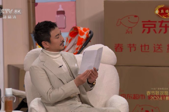 沈腾，今晚的你帅得让我觉得陌生穿搭的背后有高人指点吗[思考]#春晚段子大考##春