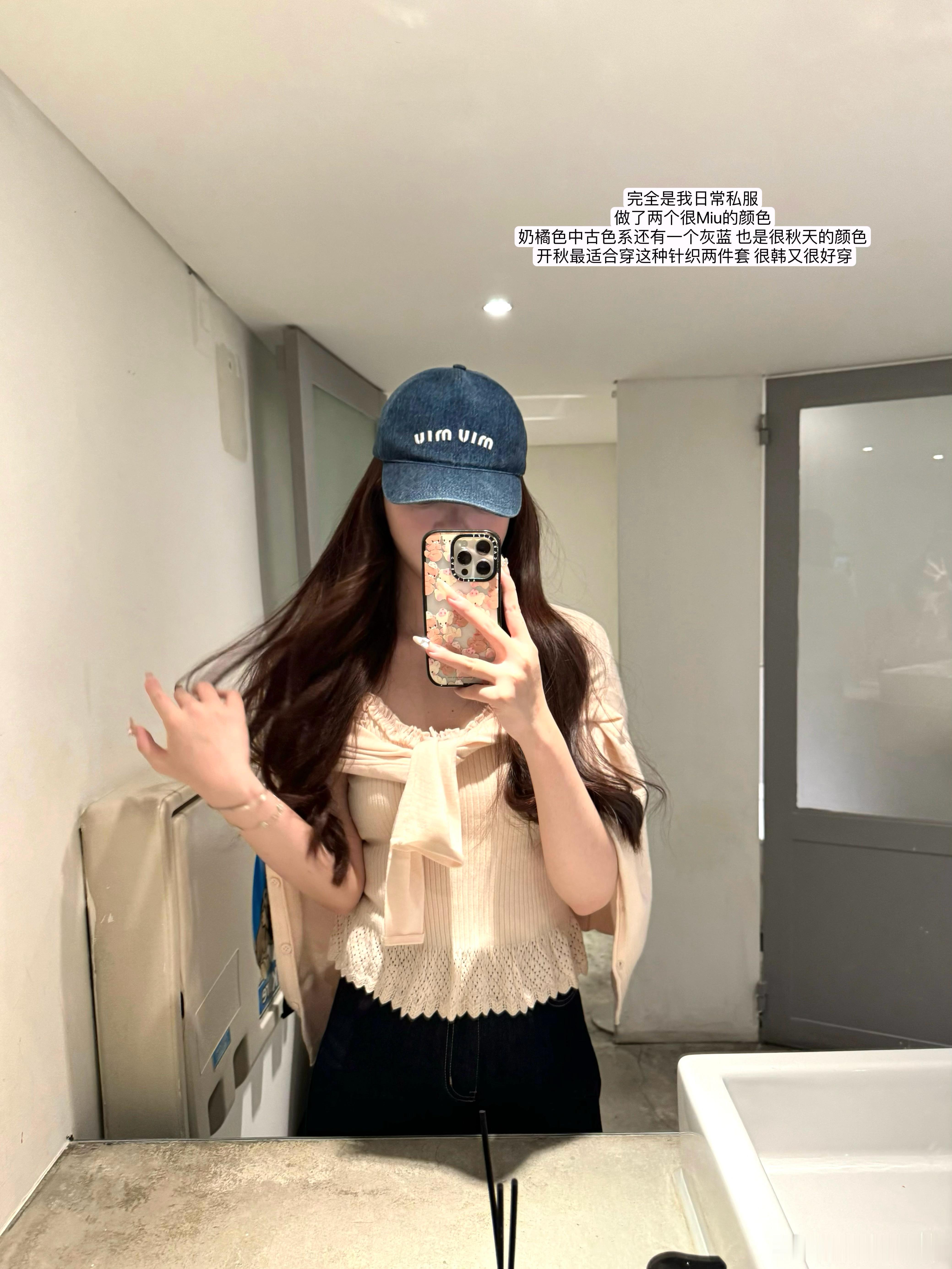 遇到了可爱的小狗  一直倒下让我摸摸 吹着风已经有点秋天的感觉啦 🐕 。 ​​