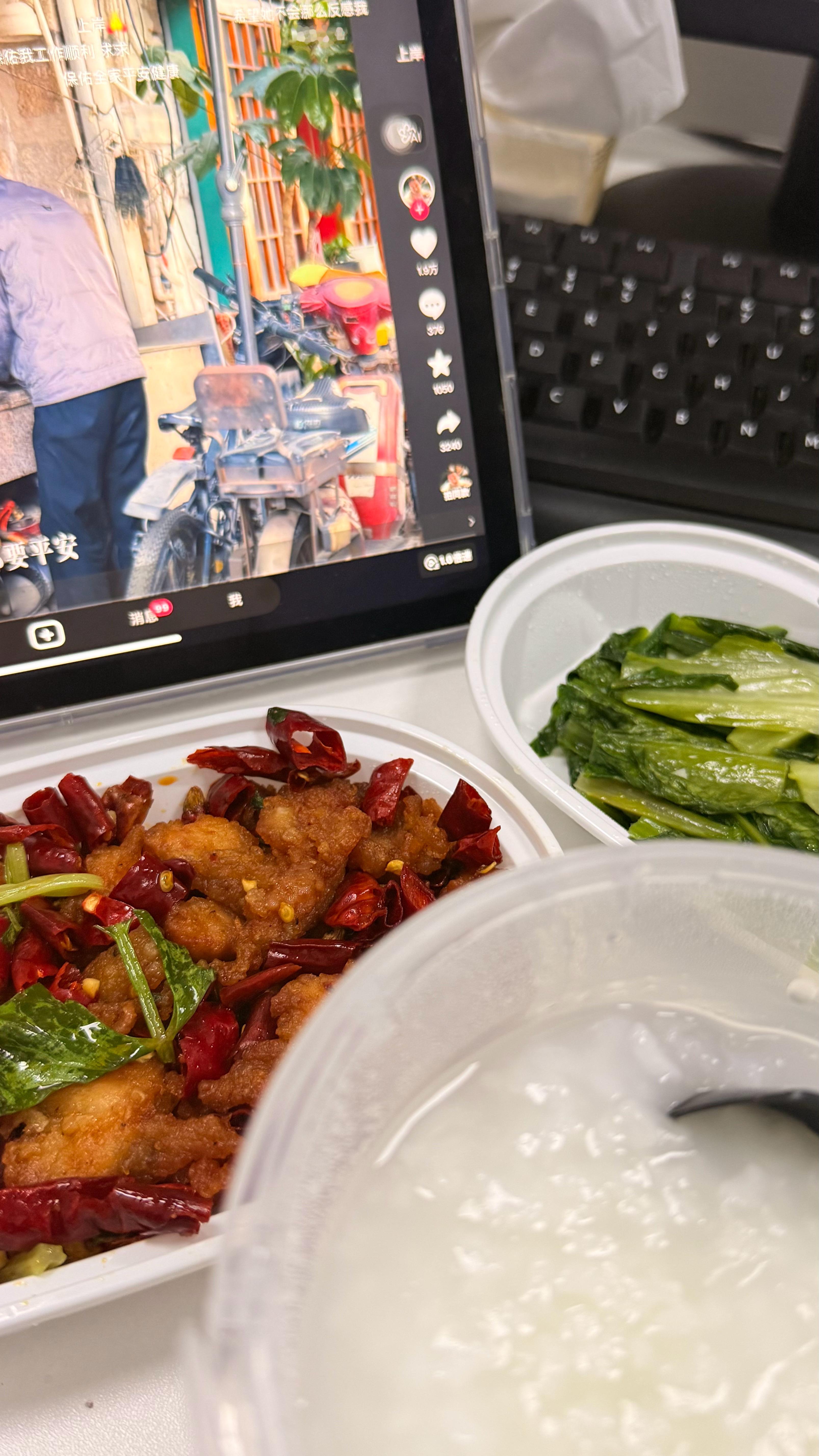 生活 淡淡地过···喜茶的奇兰苹果杏特调好好喝，好上瘾···连着喝好多天的程度。